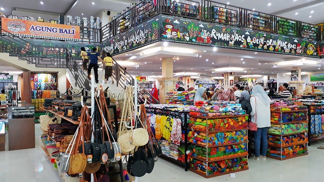 Shopping for Souvenirs