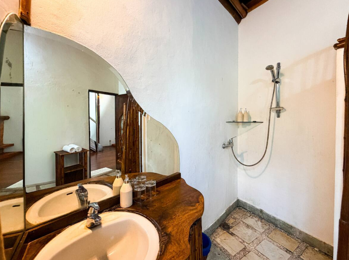 Plaga Eco Village 5