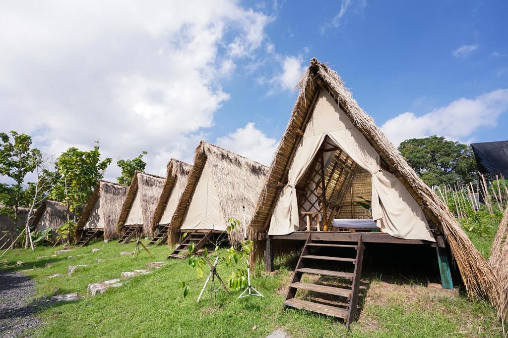 Sungai Huts