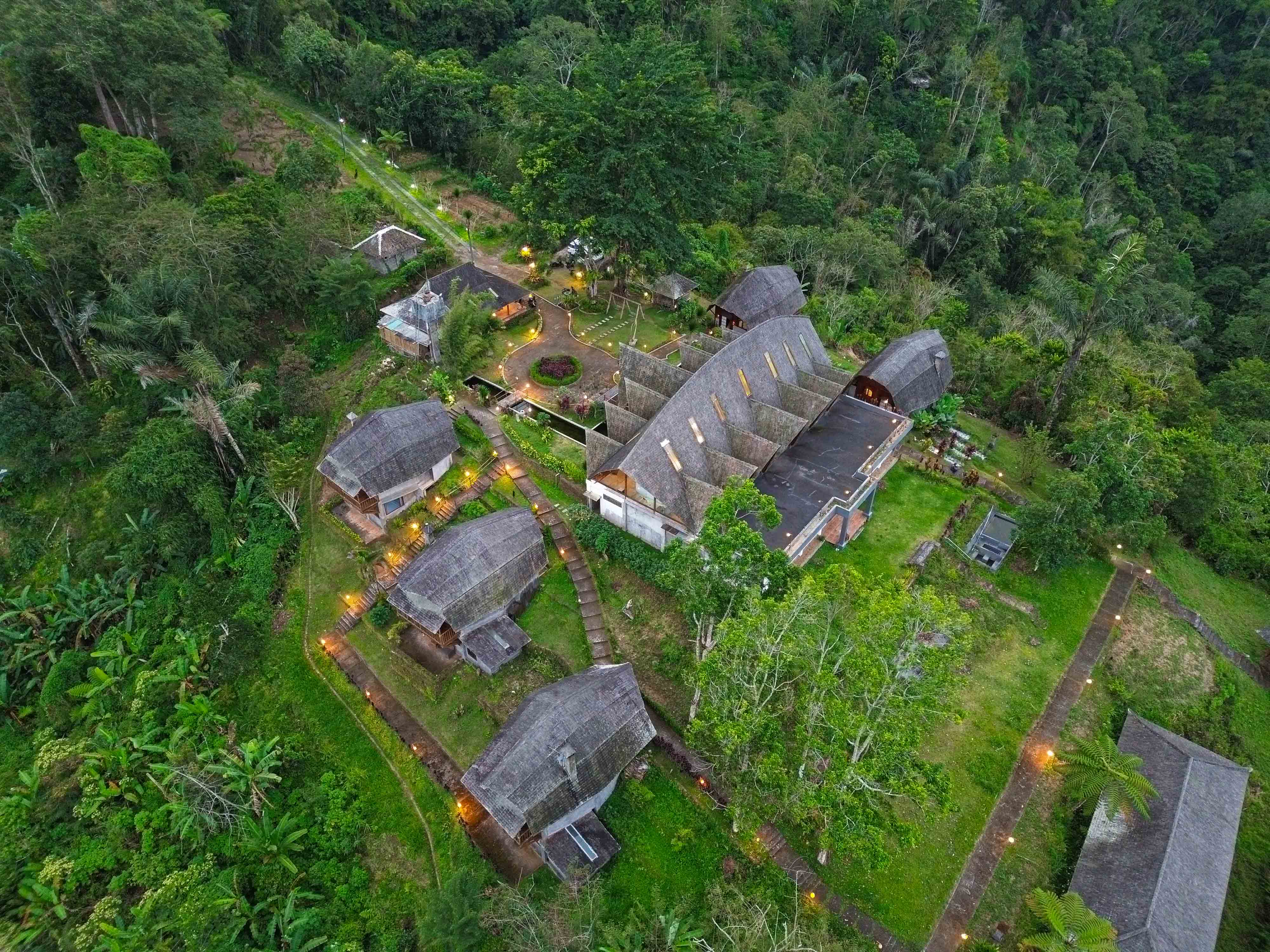 Plaga Eco Village 1